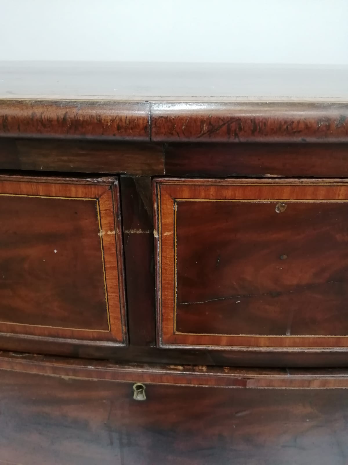 A Regency satinwood banded mahogany bowfront chest, width 106cm, depth 53cm, height 101cm